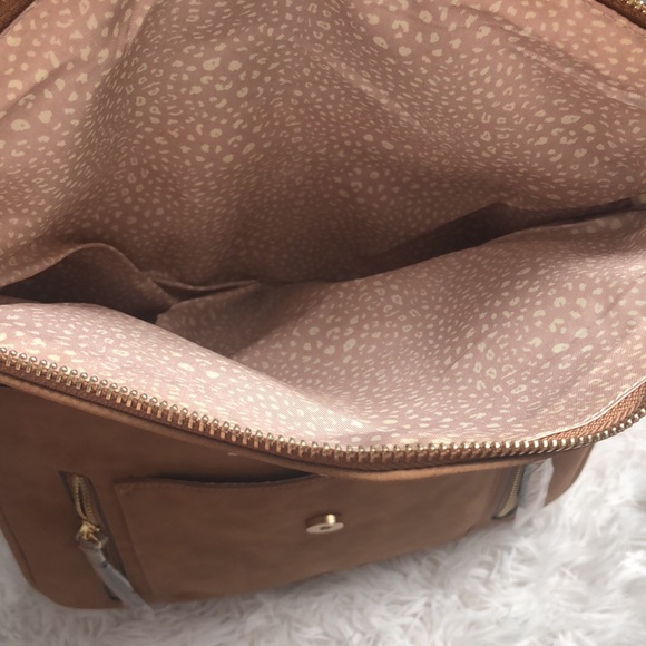 VR NYC Convertible Crossbody, Medium - Picture 7 of 7